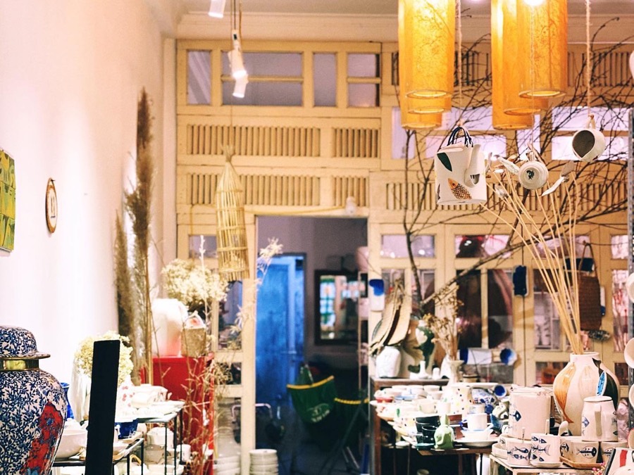 Bên trong cửa hàng Lavie