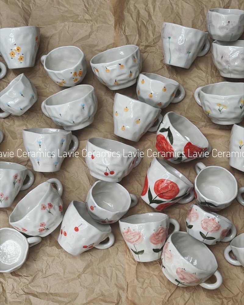 Cốc méo vẽ hoa phong cách vintage