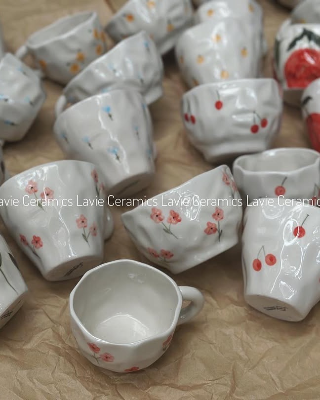 Cốc méo vẽ hoa
