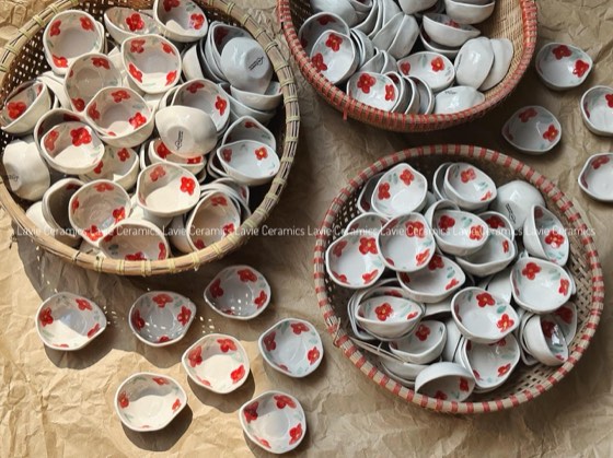 Bát gia vị hoa đỏ