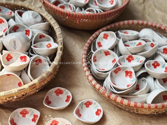 Bát gia vị hoa đỏ