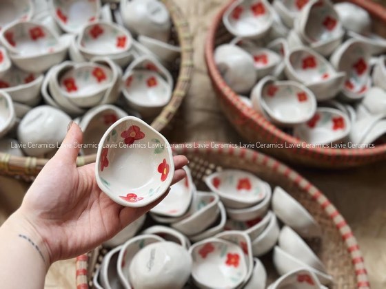 Bát gia vị hoa đỏ
