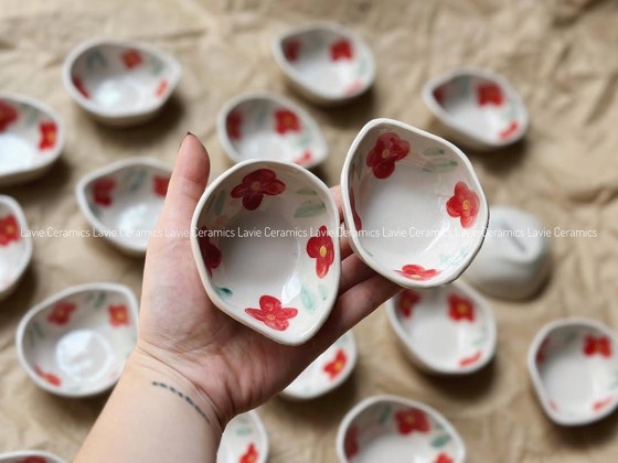 Bát gia vị hoa đỏ