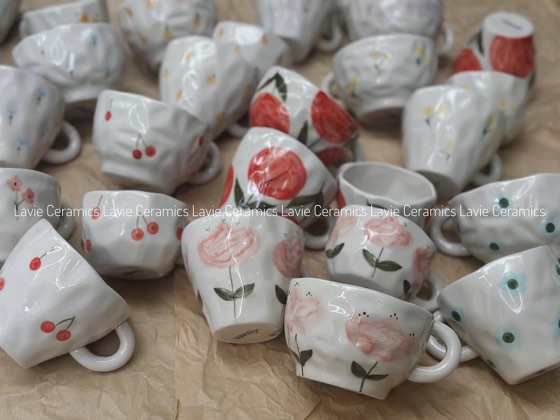 Cốc méo vẽ hoa