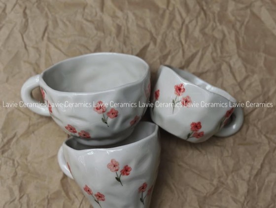 Cốc méo vẽ hoa